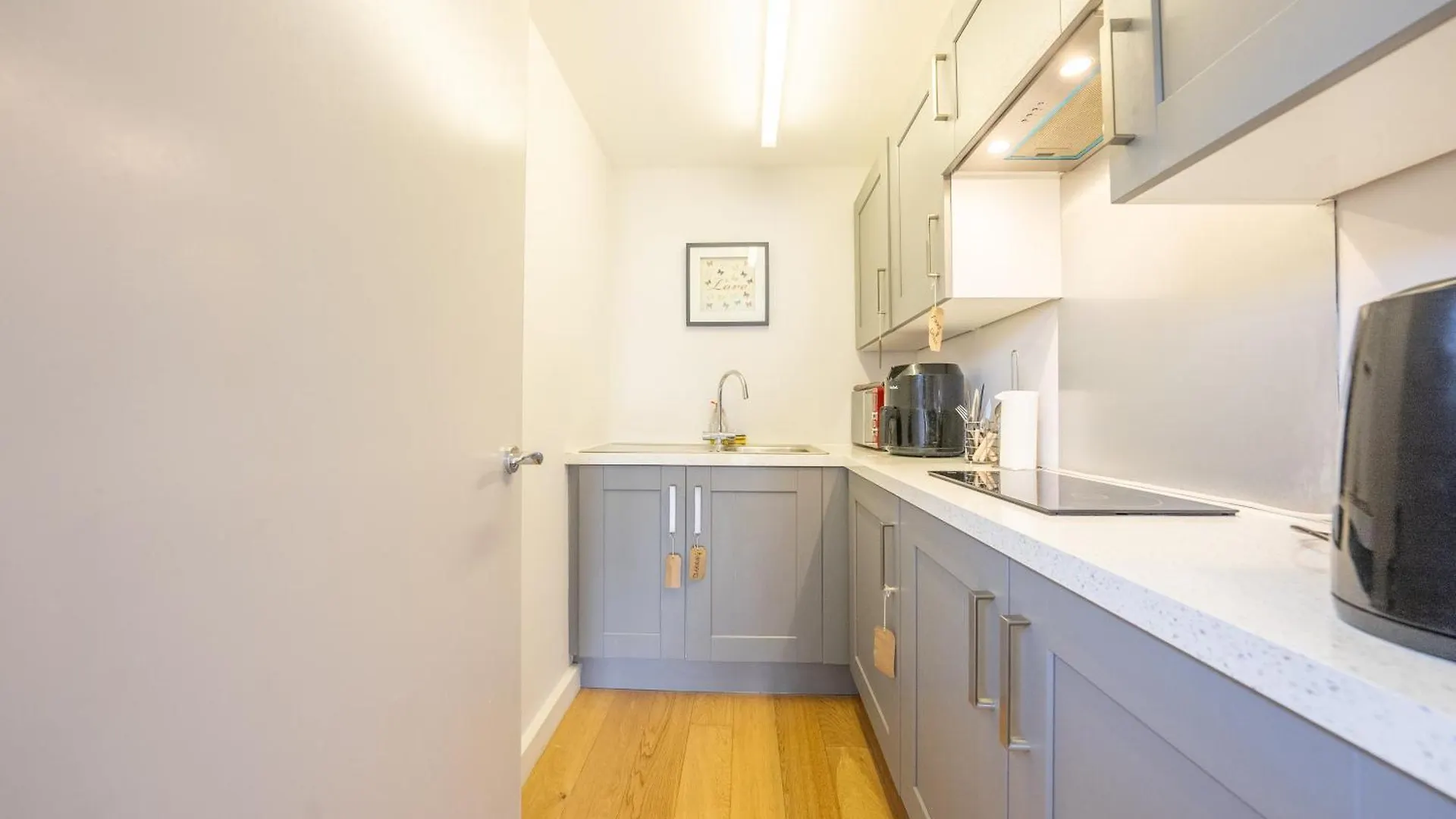Modern Garden Flat With Private Entrance Apartment GLOUCESTERSHIRE