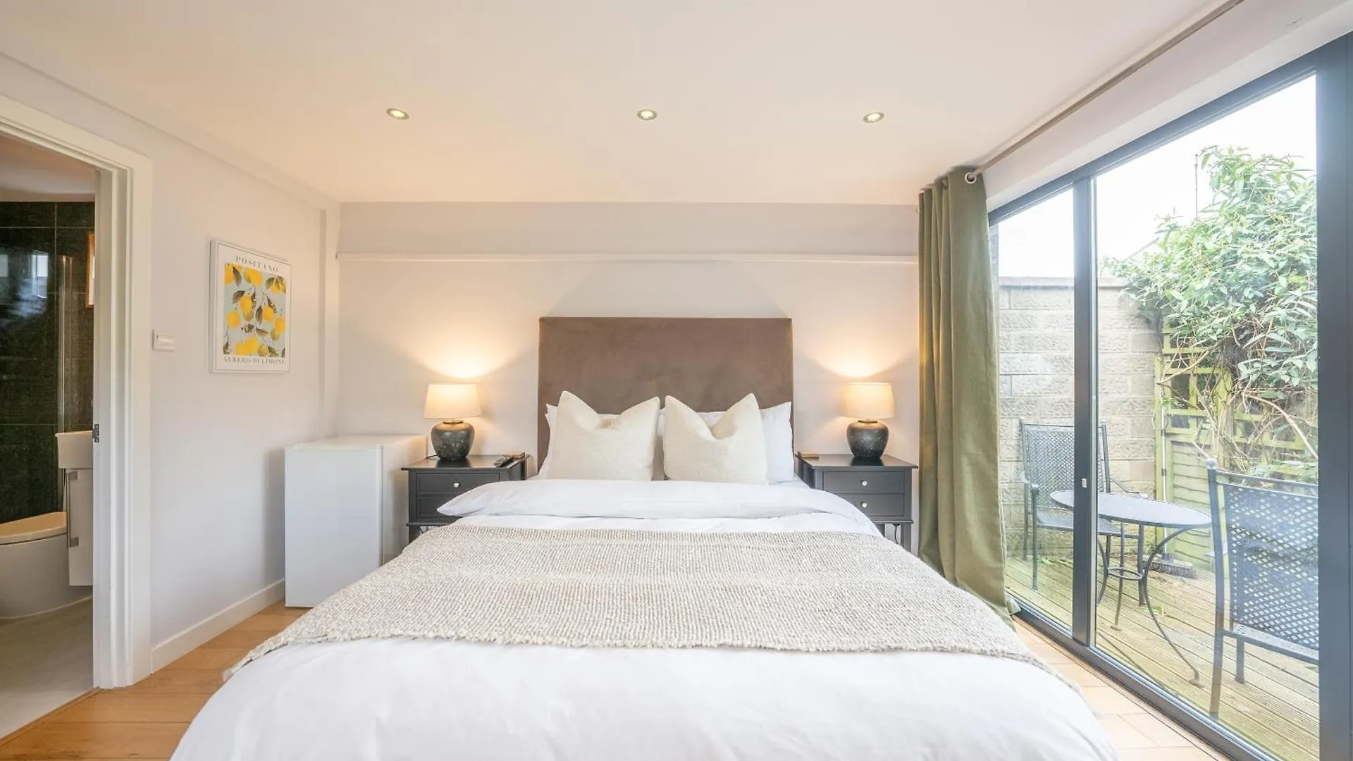 Modern Garden Flat With Private Entrance Apartment GLOUCESTERSHIRE 0*,  United Kingdom